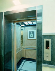 老楼加装电梯,再也不用费力爬楼 安徽省首部 老楼加装电梯 月底使用